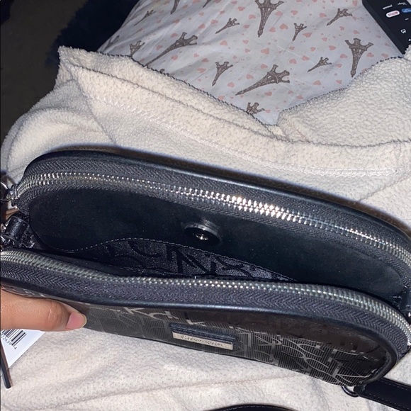 Calvin Klein Black Leather Crossbody Bag with Logo Detail - Picture 3 of 6